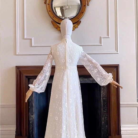 1970’s Vintage Cotton Mix Lace Wedding Dress by John Charles - Picture 2 of 6